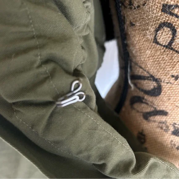 Dries Van Noten
Puff Sleeve Green “Voly' tie front jacket medium - Picture 12 of 15